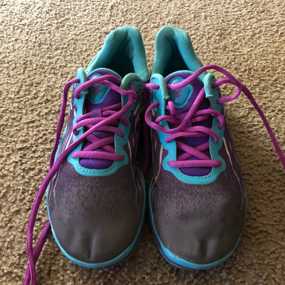Girls Nike and underarmer shoes
